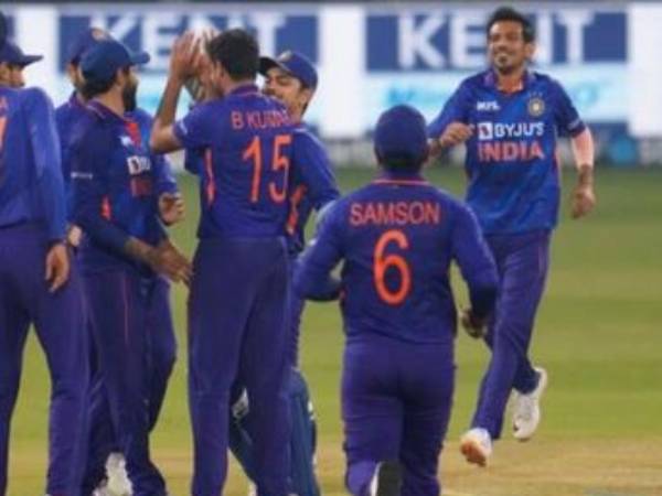 ప‌వ‌ర్‌ప్లేలో క‌ట్ట‌డి