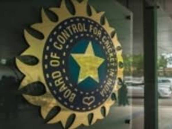 అమ్మాయిల కాంట్రాక్టులు..