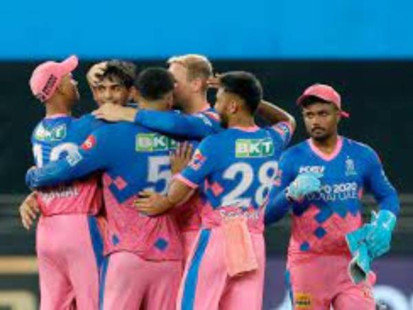 పెవిలియన్కు క్యూ.. పెవిలియన్కు క్యూ..