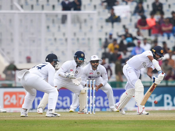 ఎగ‌బాకిన శ్రీ‌లంక ప్లేయ‌ర్లు