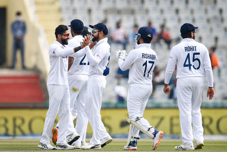 IND vs SL: Ravindra Jadeja gets five as India bag 400-run lead, enforce follow-on IND vs SL: Ravindra Jadeja gets five as India bag 400-run lead, enforce follow-on