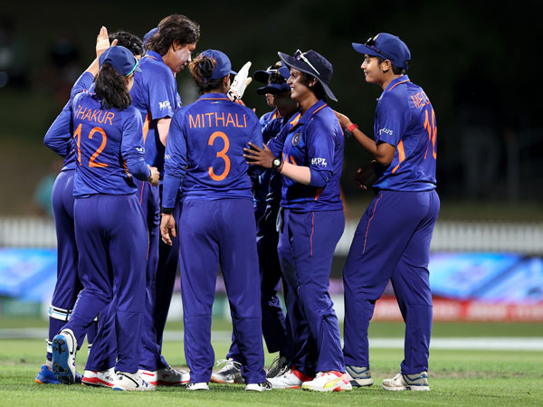  చెలరేగిన బౌలర్లు..