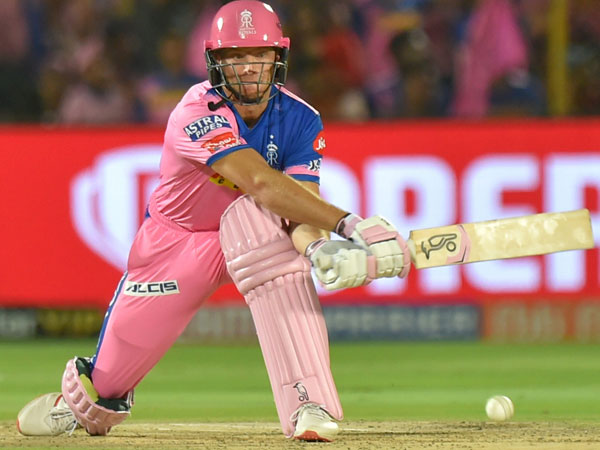 2,000 పరుగుల ల్యాండ్ మార్క్‌కు దగ్గరగా