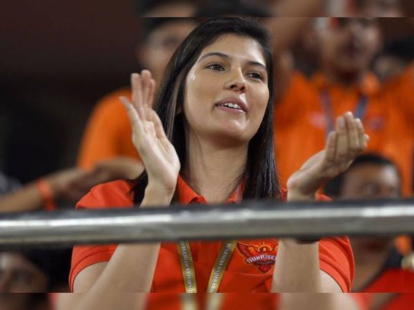  ఫాంలోకి భువి