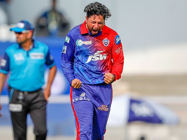 రోహిత్‌ను ఔట్ చేసిన కుల్దీప్‌