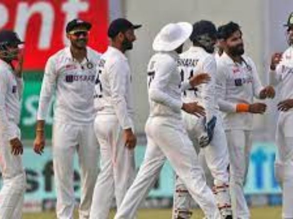 షమీతో శతక భాగస్వామ్యం.. షమీతో శతక భాగస్వామ్యం..