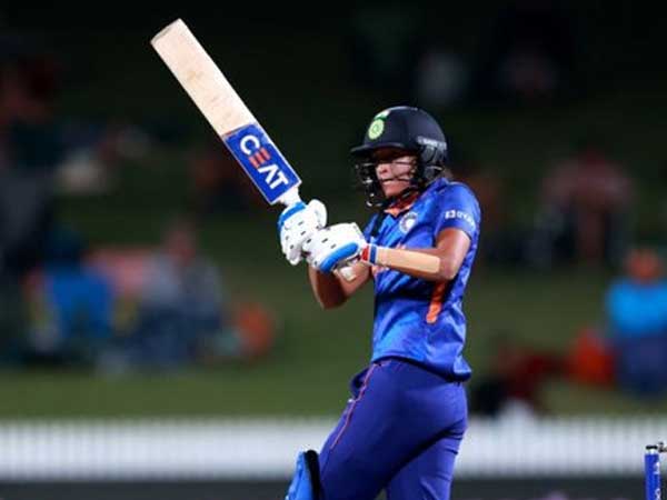 హ‌ర్మ‌న్ ప్రీత్ కౌర్ పోరాటం