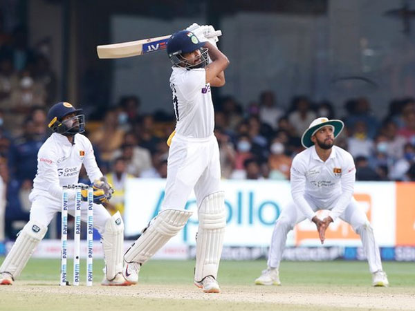 పట్టు బిగించిన భారత్..