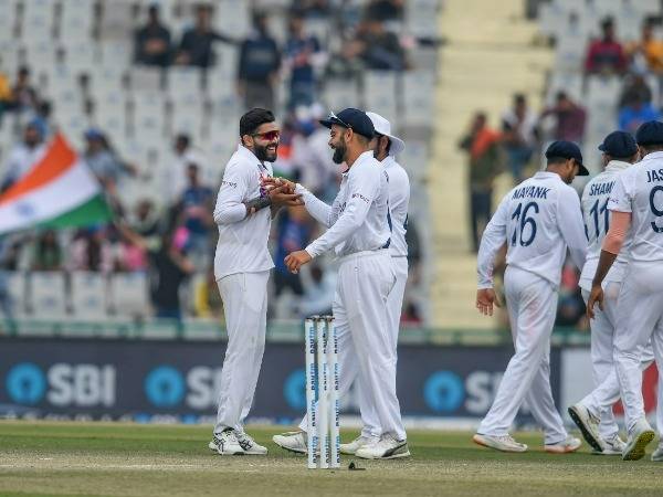 తొలి ఇన్నింగ్స్‌లో కుప్ప కూలిన లంక‌