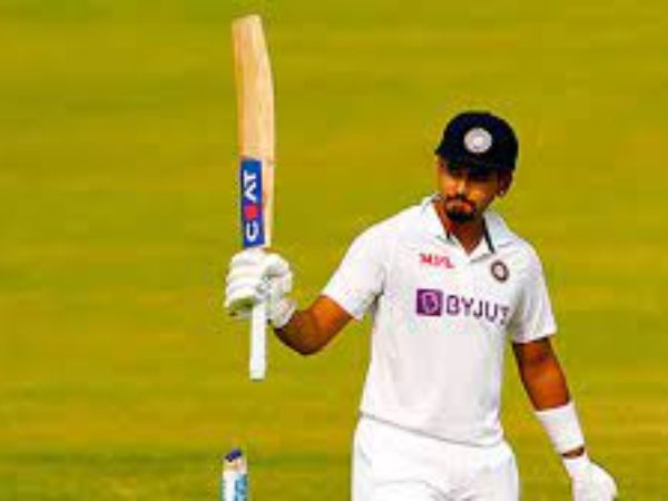  ఆదుకున్న శ్రేయ‌స్ అయ్య‌ర్