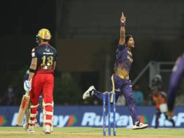 17 పరుగులకే మూడు వికెట్లు..