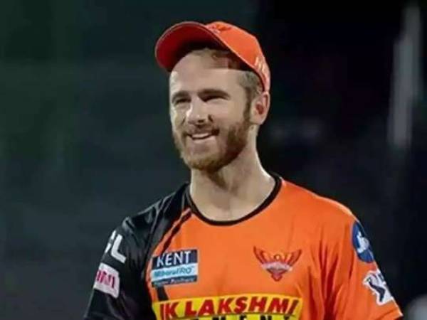 కేన్ మామ క్యాచ్ ఔట్..