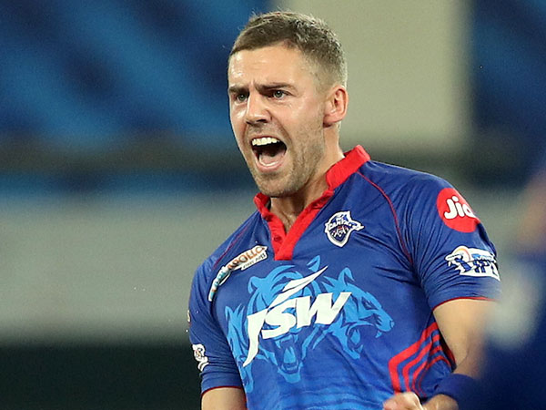 వార్నర్, నోర్జ్ ఎంట్రీ..