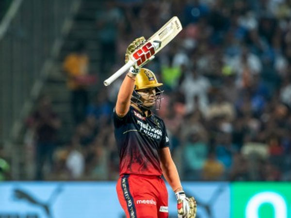 అతను భవిష్యత్ ఆశాకిరణం అతను భవిష్యత్ ఆశాకిరణం