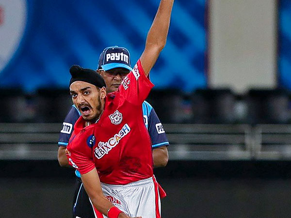 ఒక్క సిక్సర్ కూడా ఇవ్వలేదు