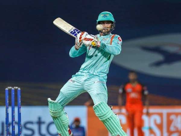 భిన్నంగా దీపక్ హుడా..