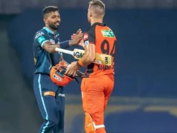 చివర్లో రెచ్చిపోయిన రషీద్ ఖాన్, తెవాతీయా