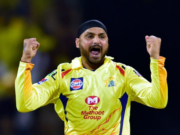 బౌలర్లుగా వీరు 