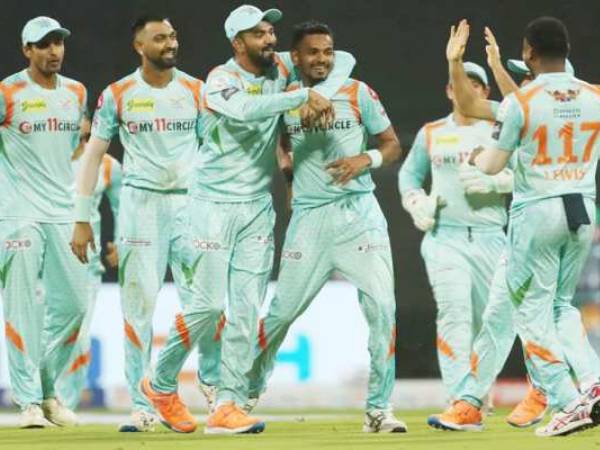  74 ర‌న్స్‌కు 3 వికెట్లు