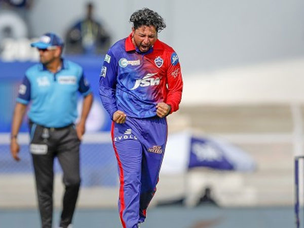 తిప్పేసిన కుల్దీప్..