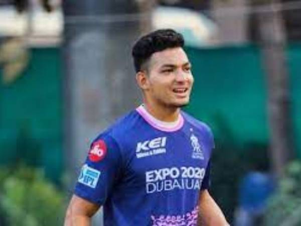 అనూజ్ సిక్సర్ల పిడుగులు..