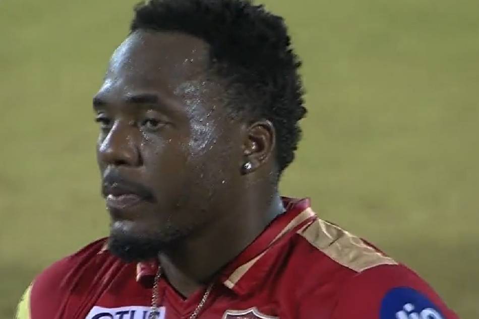 Rahul Tewatia smashes