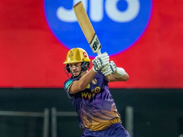 కుమ్మేసిన కమ్మిన్స్..