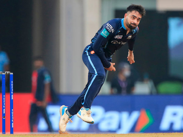 బౌలింగ్లో మత్రం పేలవం