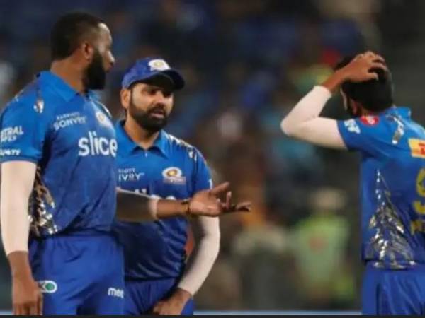 ఓటమిలో బౌలర్ల సాయం..