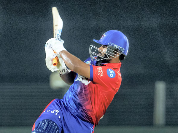 IPL: Rishabh Pant became the first batsman to score 2500+ runs for Delhi Capitals IPL: Rishabh Pant became the first batsman to score 2500+ runs for Delhi Capitals