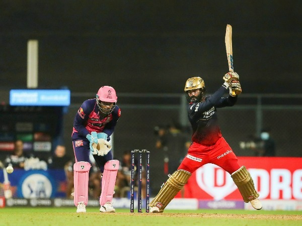 దంచి కొట్టిన దినేష్ కార్తిక్