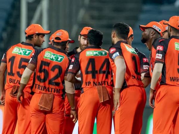 కలిసొచ్చిన ఆ ఇద్దరిపై వేటు.