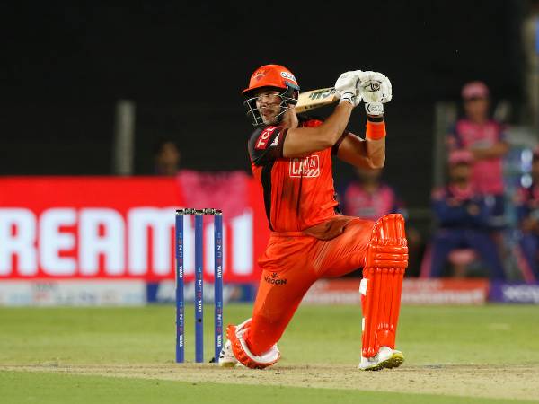  ఓపెనింగ్ జోడీ సెట్ అవ్వడం..