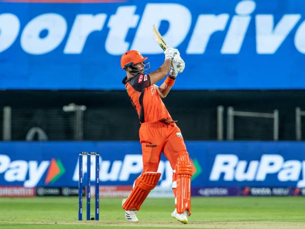 మిడిలార్డ్ రాణిస్తుండటం..