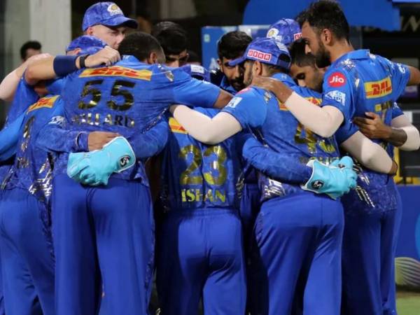  11 మంది.. ఎవరికి వారే..