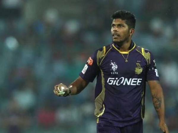 తొలి ఓవ‌ర్లోనే వికెట్