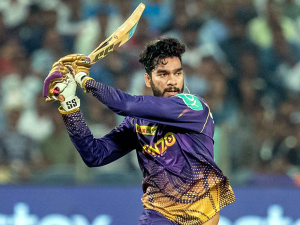 వెంక‌టేష్ అయ్య‌ర్ హాఫ్ సెంచ‌రీ