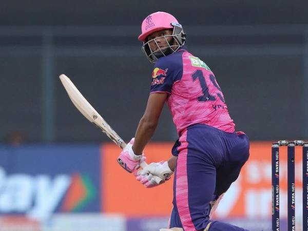 ఆదిలోనే బట్లర్ ఔటయినా ఆదిలోనే బట్లర్ ఔటయినా