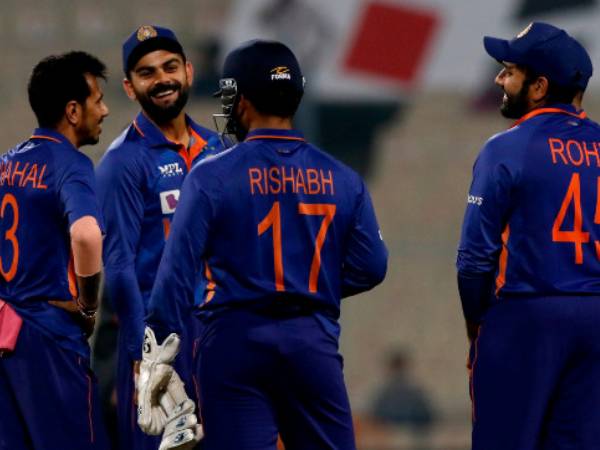 ద్వితీయ శ్రేణి జట్టుతో.. ద్వితీయ శ్రేణి జట్టుతో..