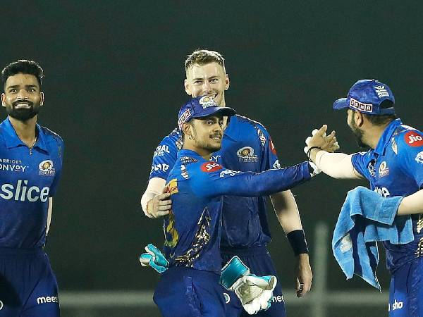  కట్టుదిట్టంగా బౌలింగ్..