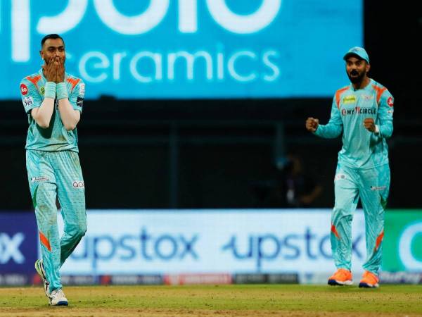 నిరాశపరిచిన హార్దిక్, హాఫ్ సెంచరీతో ఆదుకున్న గిల్