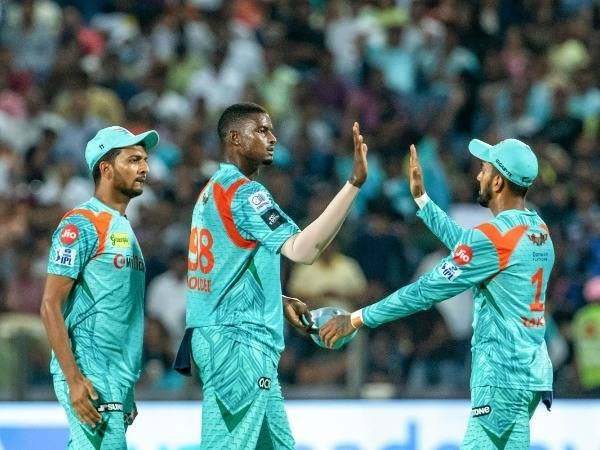  కొంపముంచిన స్టంపౌట్స్