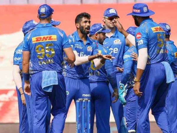 33 పరుగులకే 4 వికెట్లు..