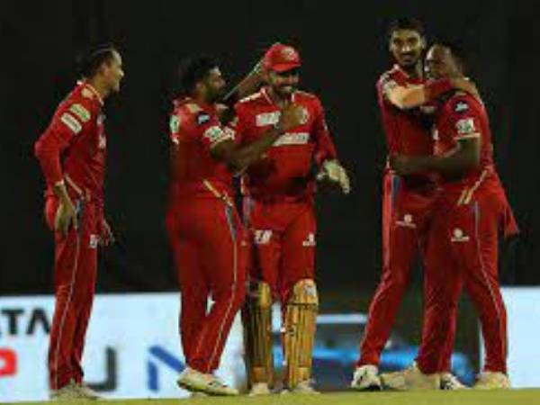  ఆ ఆర్డర్లో మయాంక్ దిగి సరైన కూర్పునందించాడు