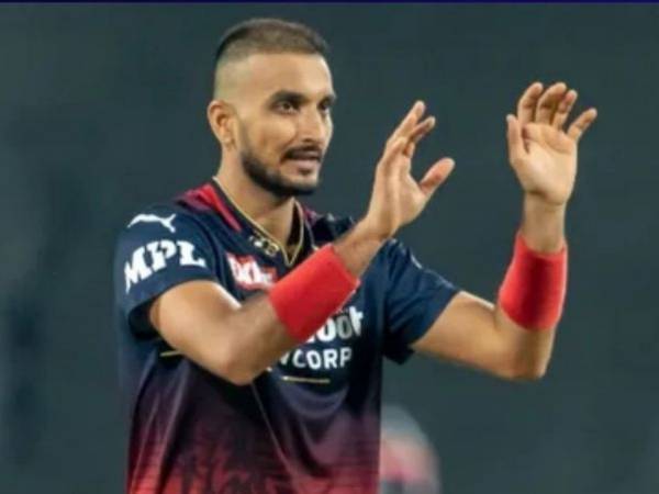  మార్కస్‌ను ఔట్ చేసి మలుపు తిప్పాడు..