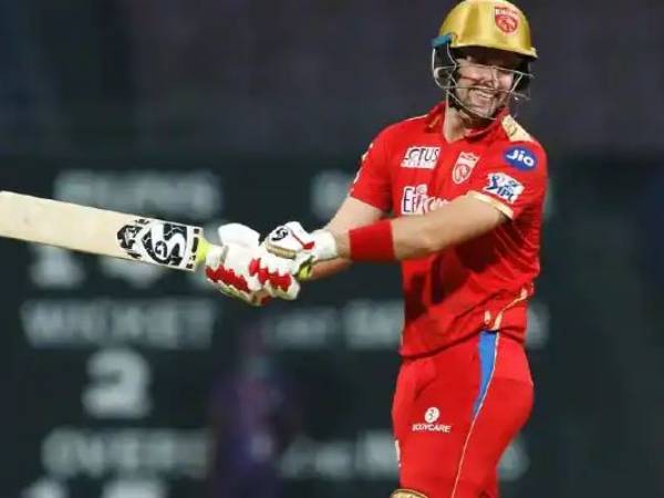 చెలరేగిన లివింగ్ స్టోన్..