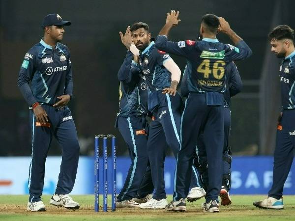  గుజరాత్ టైటాన్స్ : 11 మ్యాచ్‌లలో 16పాయింట్లు 