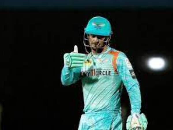 మొదటి ఓవర్ నుంచే బాదుడే బాదుడు మొదటి ఓవర్ నుంచే బాదుడే బాదుడు