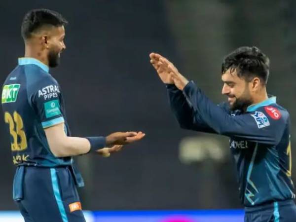 చెలరేగిన గుజరాత్ బౌలర్లు