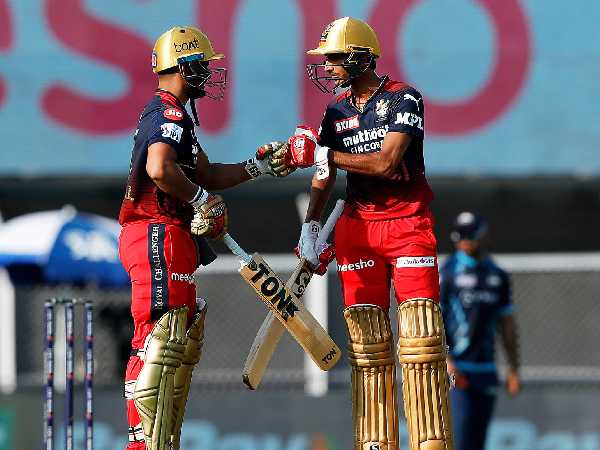 పరాజయాలతో బయటపడ్డ లుక లుకలు..